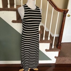 Black and white sleeveless midi fitted dress